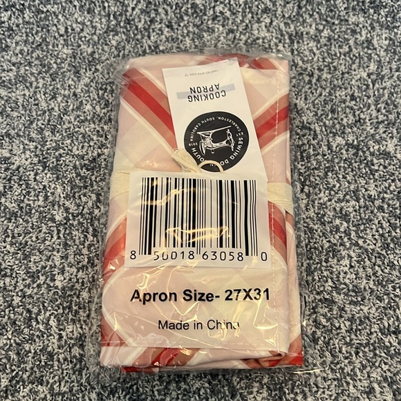 NWT Sewing Down South Apron - Picture 4 of 4